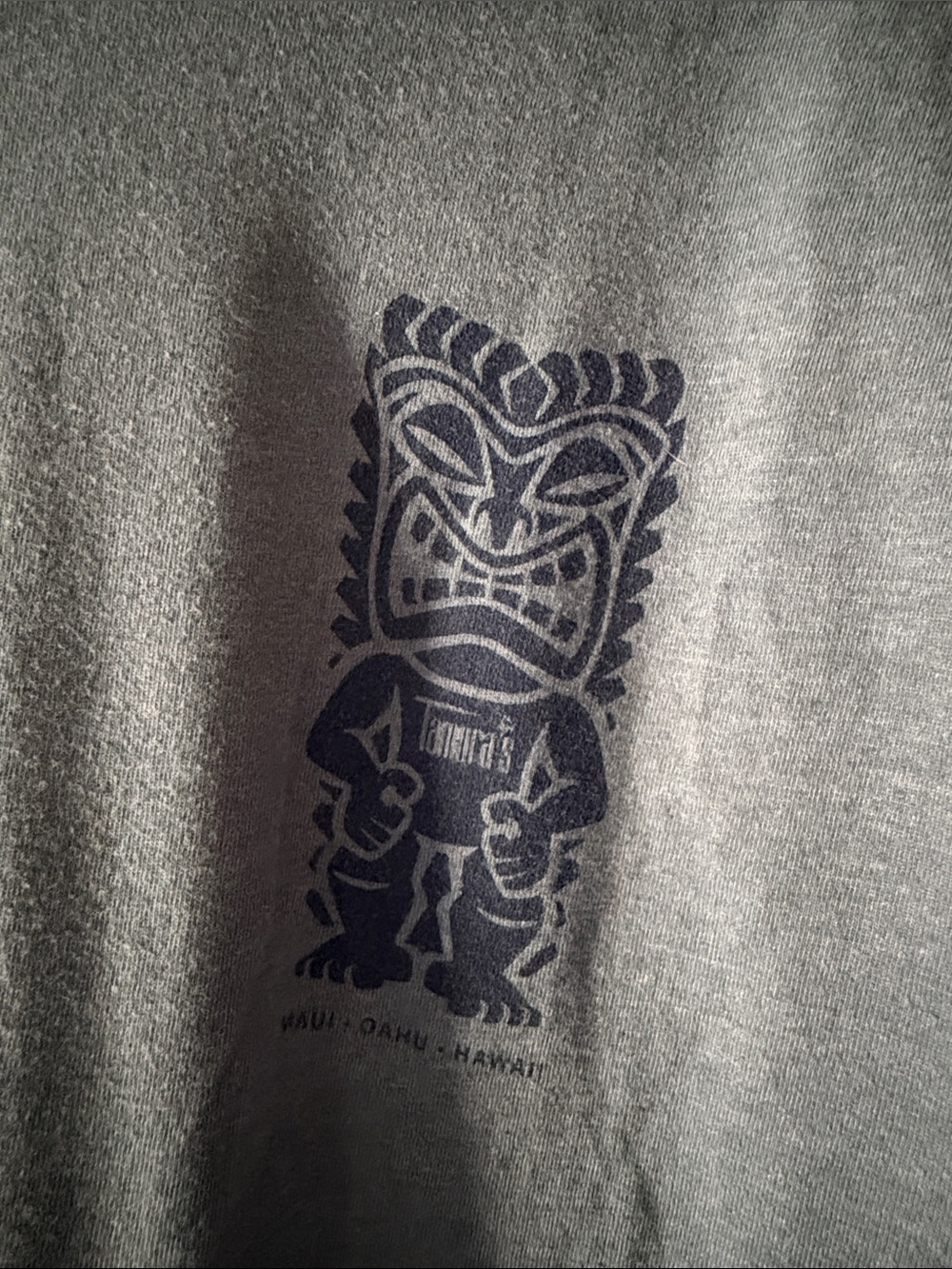 Men's Crew Neck T-Shirt in Slate Blue with Tiki Graphic Tamuras Maui Oahu - Picture 2 of 3
